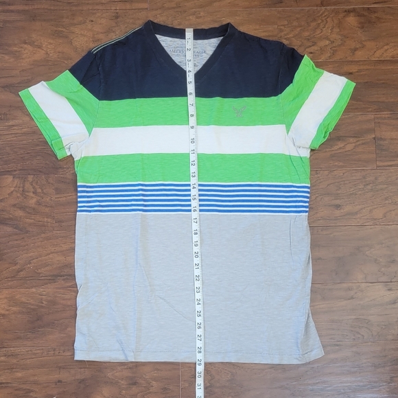 American Eagle Men's Colorful Striped V-Neck T-Shirt Size Large - Picture 4 of 6
